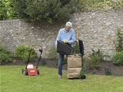 Chariot de jardin pour ramassage des feuilles herbe tondu dechets vegetaux